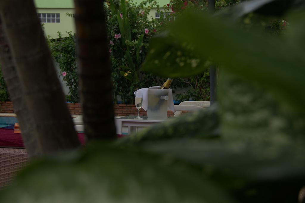 Surin Sweet Hotel Екстер'єр фото